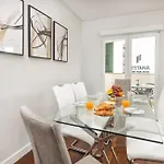 Premium Avenue Two Bedrooms דירה *